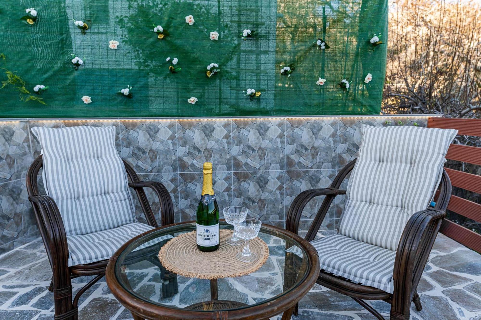 Aperanto Galazio Apartment Архангелос Екстериор снимка