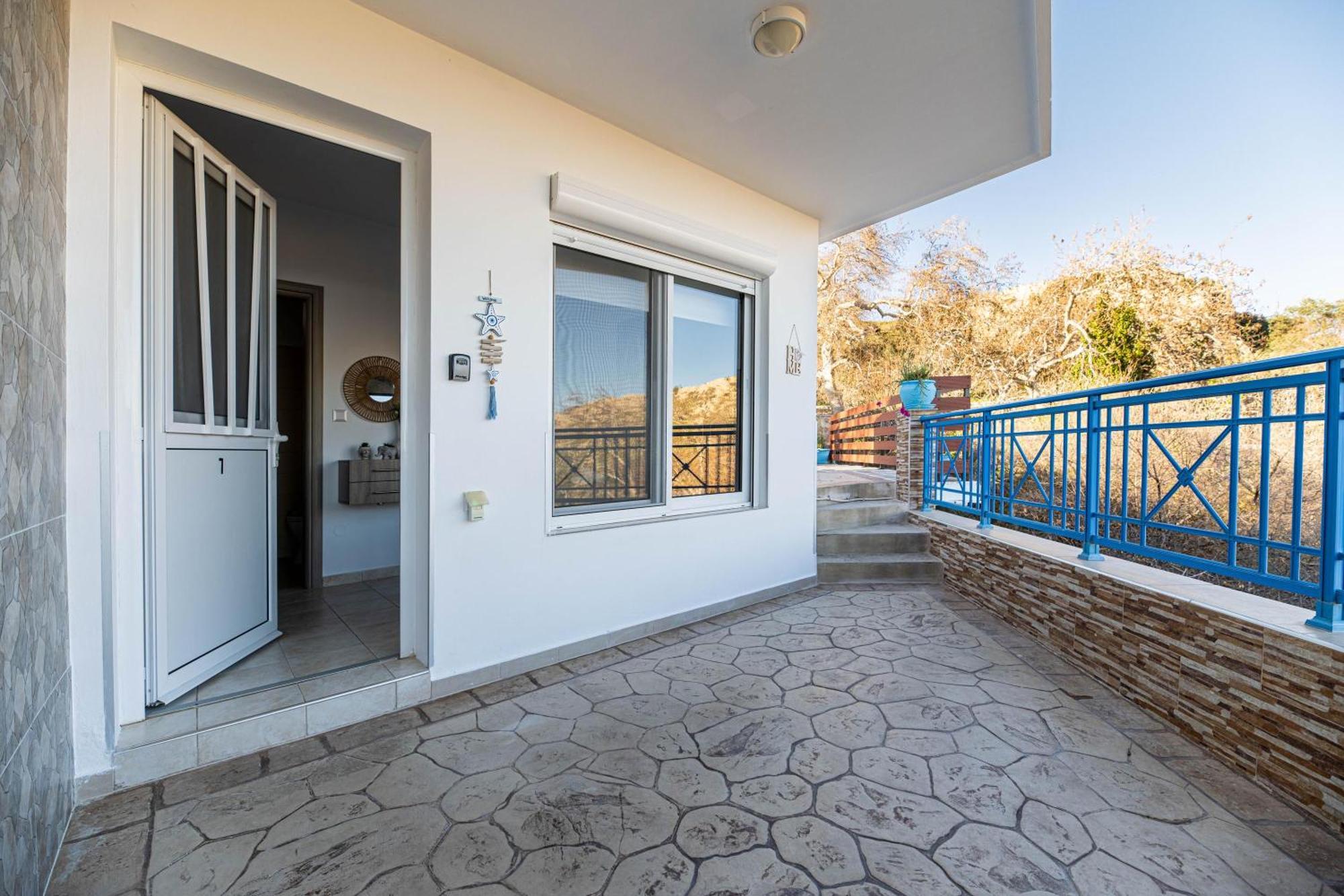 Aperanto Galazio Apartment Архангелос Екстериор снимка